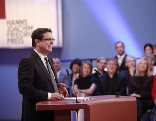 Frank Schirrmacher hält eine Laudatio.