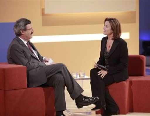 Nikolaus Brender im Gespräch mit Sandra Maischberger.
